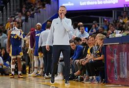 包含胜利之路坎坷，球员团结齐心的词条