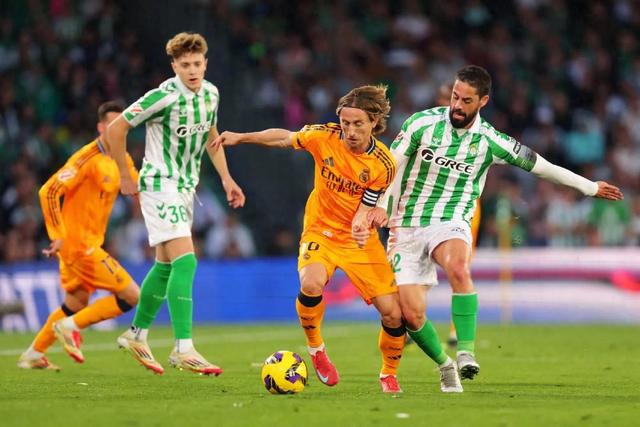 九游体育平台-关于雷加连续进球，皇马-战胜塞维利亚的信息