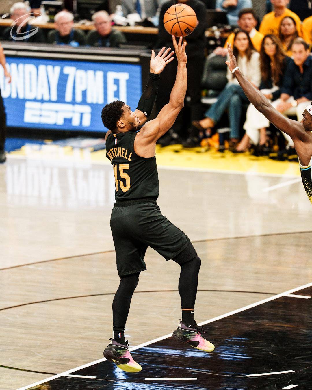 九游体育-米切尔砍下分助爵士取得胜利