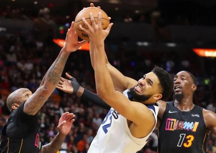 战术出奇制胜,球队逆转胜利 战术出奇制胜,球队逆转胜利