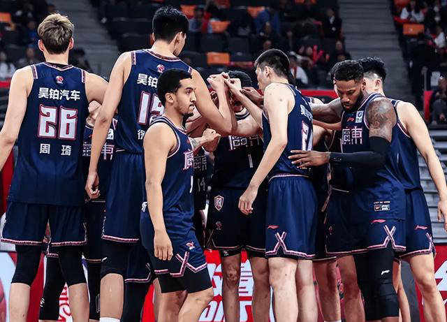 九游体育中国官网-关于历史性时刻!球队总决赛中巨星独揽三双，成就CBA传奇的信息