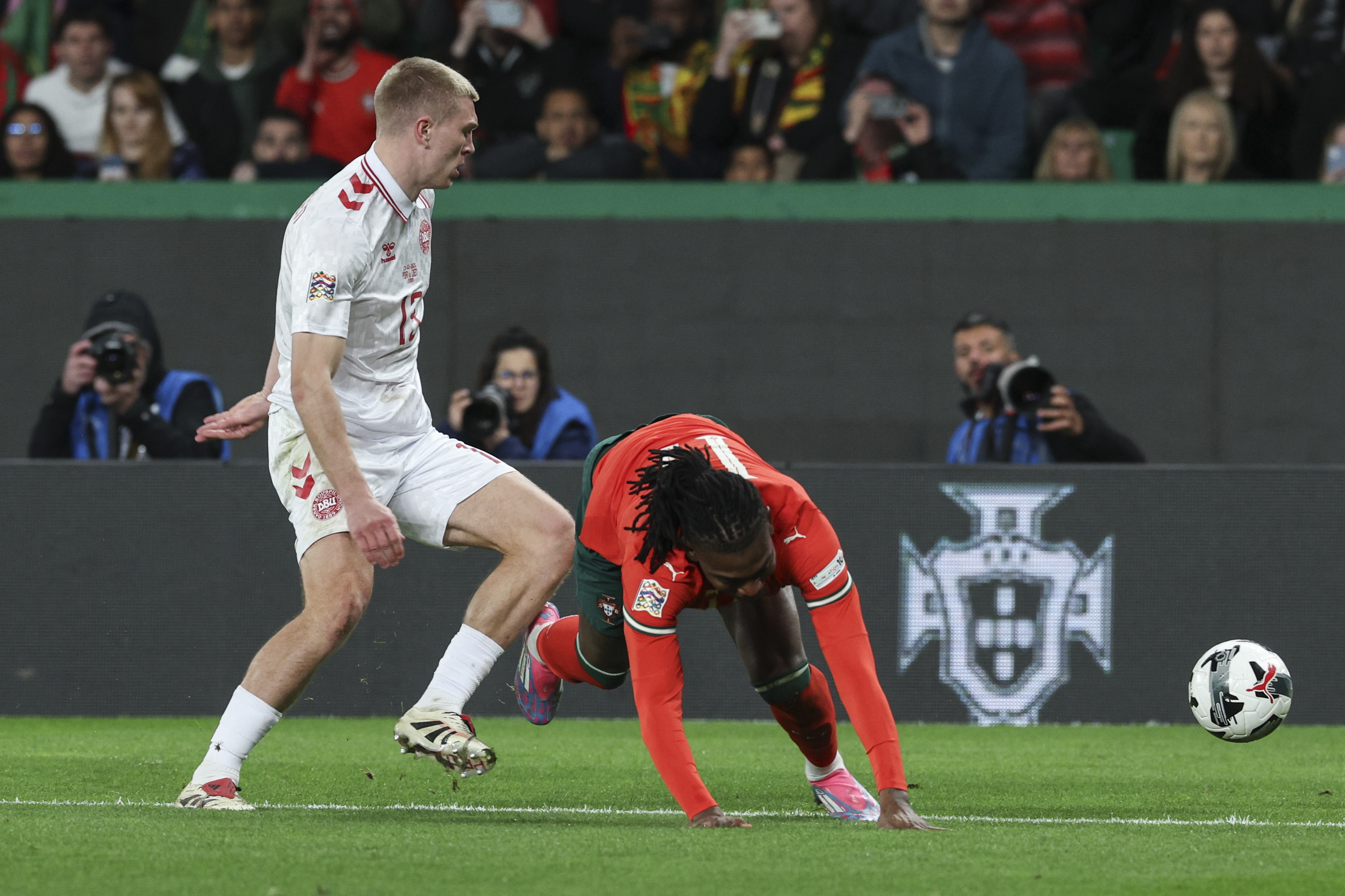 九游体育下载-战斗进行时！欧洲国家足球预赛争夺激烈的简单介绍