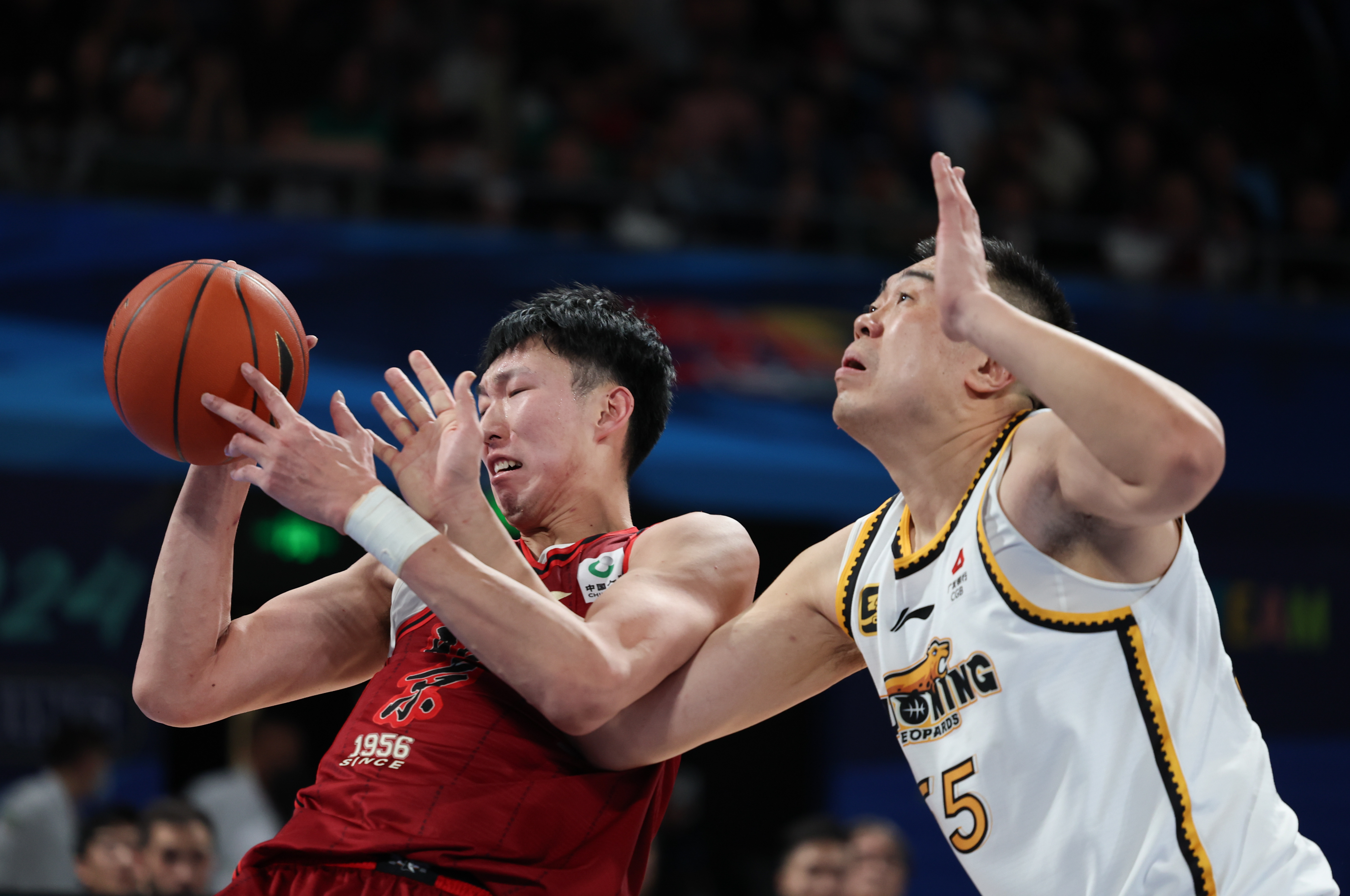 九游体育官网-关于激情的表现：一名年轻球员在比赛中表现抢眼的信息