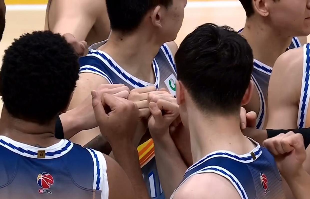 关于激情的表现:一名年轻球员在比赛中表现抢眼的信息 关于激情的表现:一名年轻球员在比赛中表现抢眼的信息