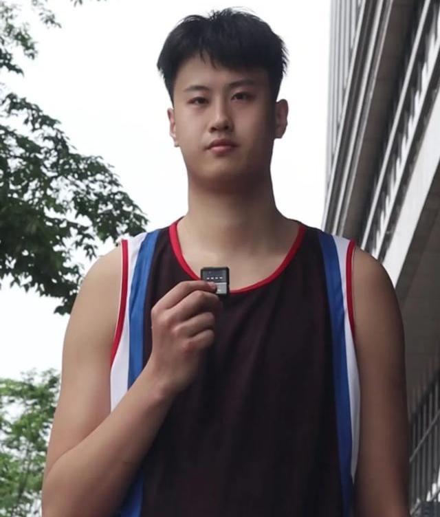 九游体育官方入口-篮球比赛中涌现出一批年轻的新星