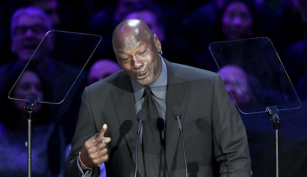 九游体育-篮球明星参加慈善比赛，粉丝期待