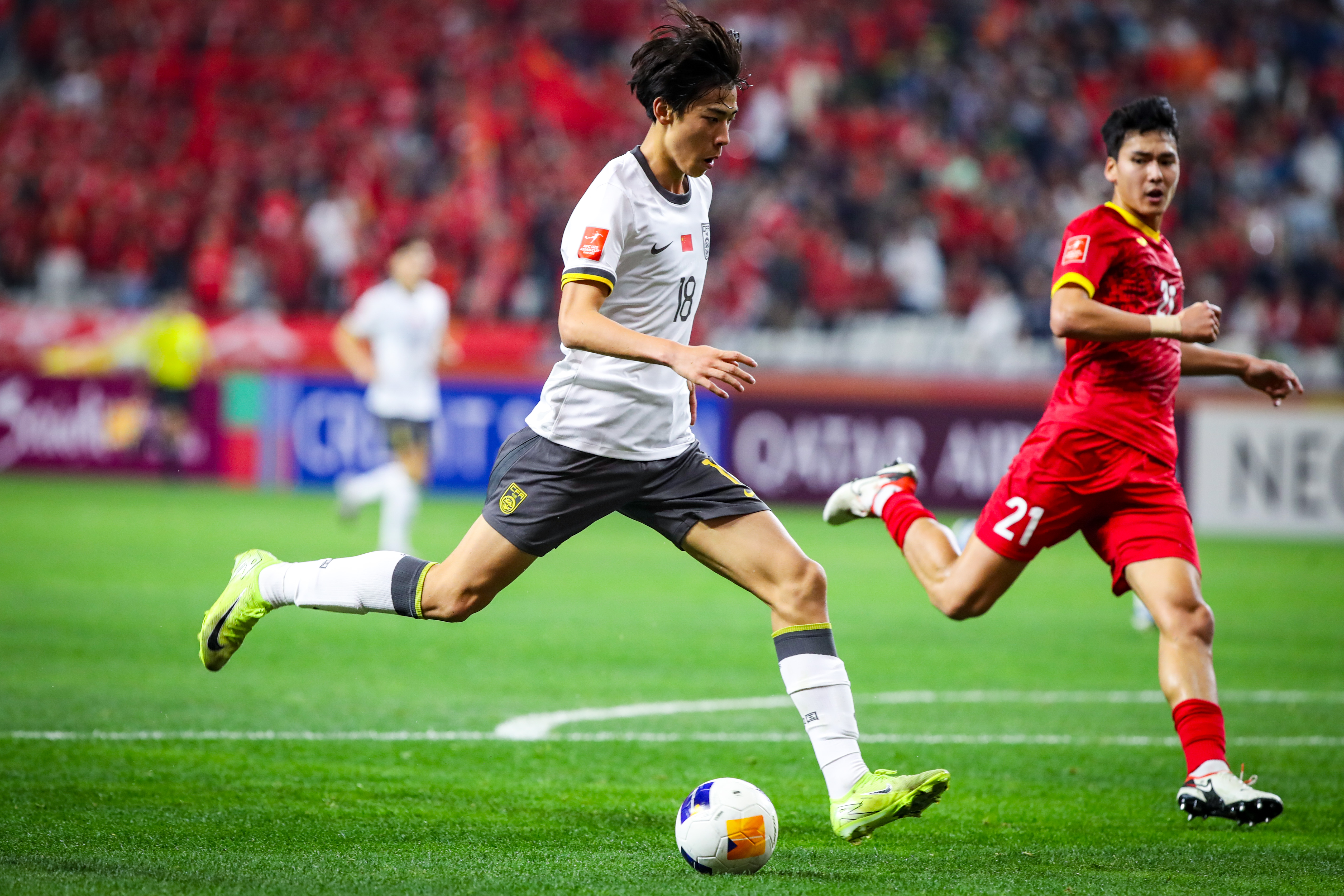 亚洲顶级球队赛场上连胜,实力惊人 亚洲顶级球队赛场上连胜,实力惊人