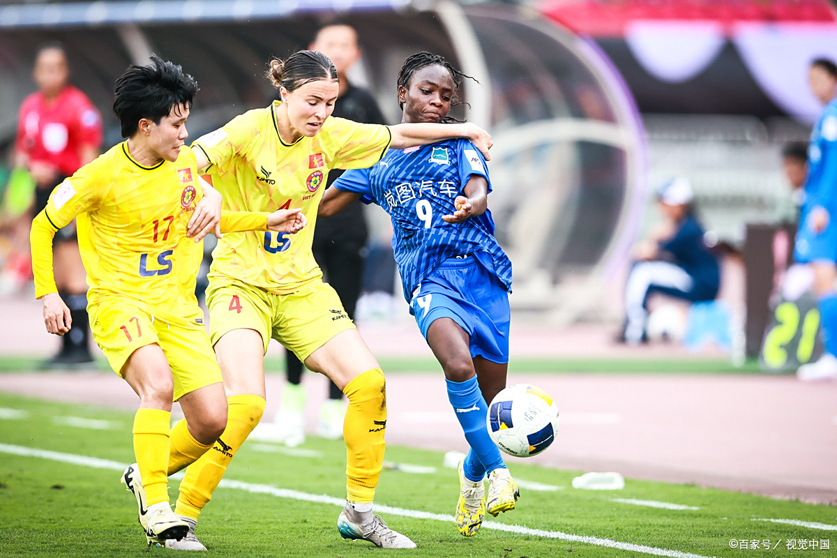 中国女子足球队士气高昂备战世界杯 中国女子足球队士气高昂备战世界杯