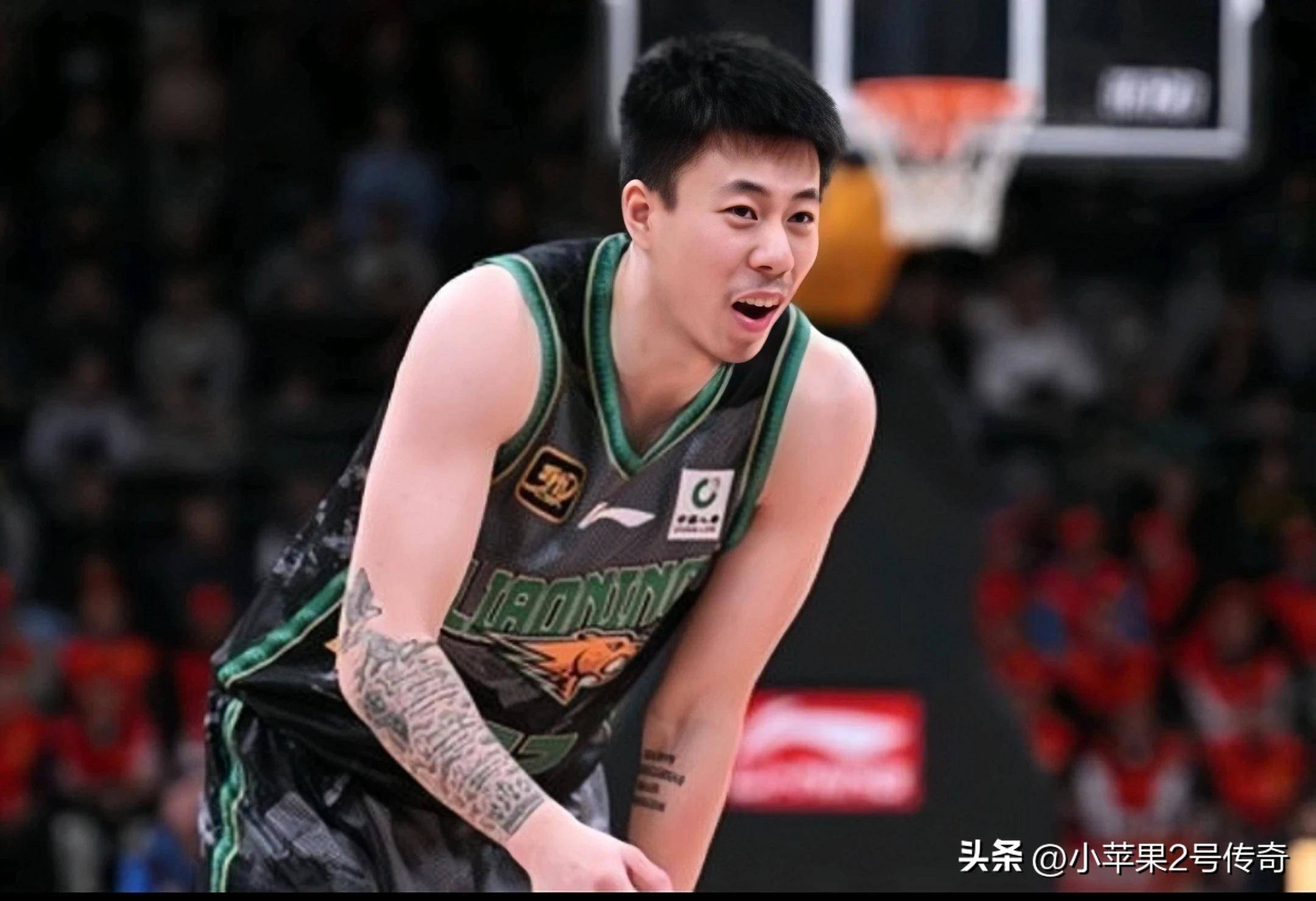 内线大将压哨得分,引领球队走向胜利 内线大将压哨得分,引领球队走向胜利