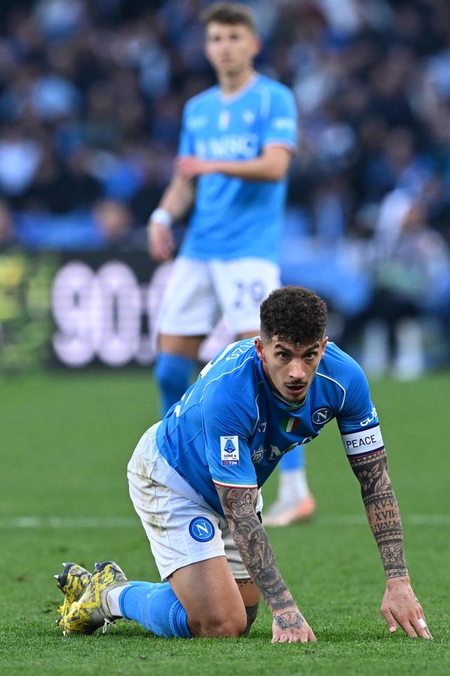 那不勒斯客场告捷，英勇表现